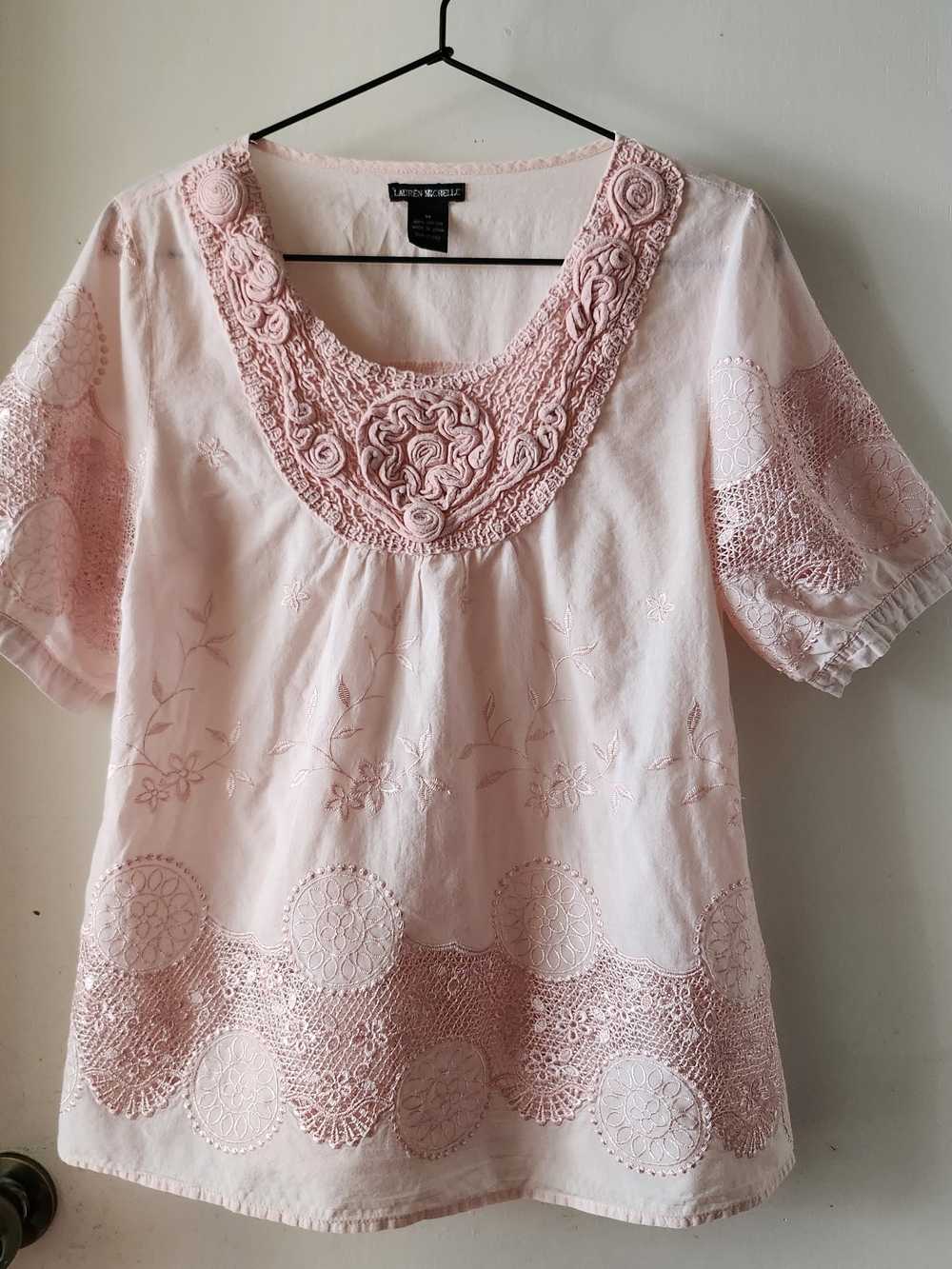 Embroidered Scoop-Neck Top in Light Pink